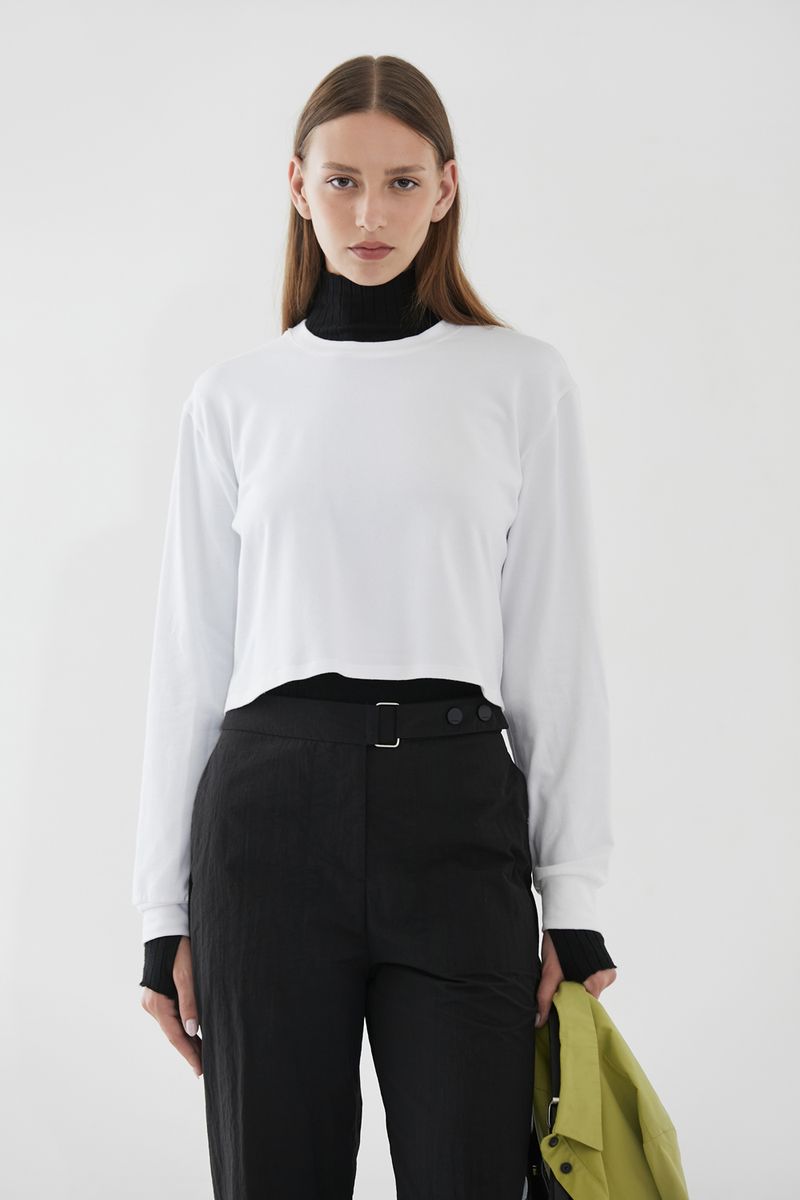 REMERA-GAMUZA-CROP-ABC
