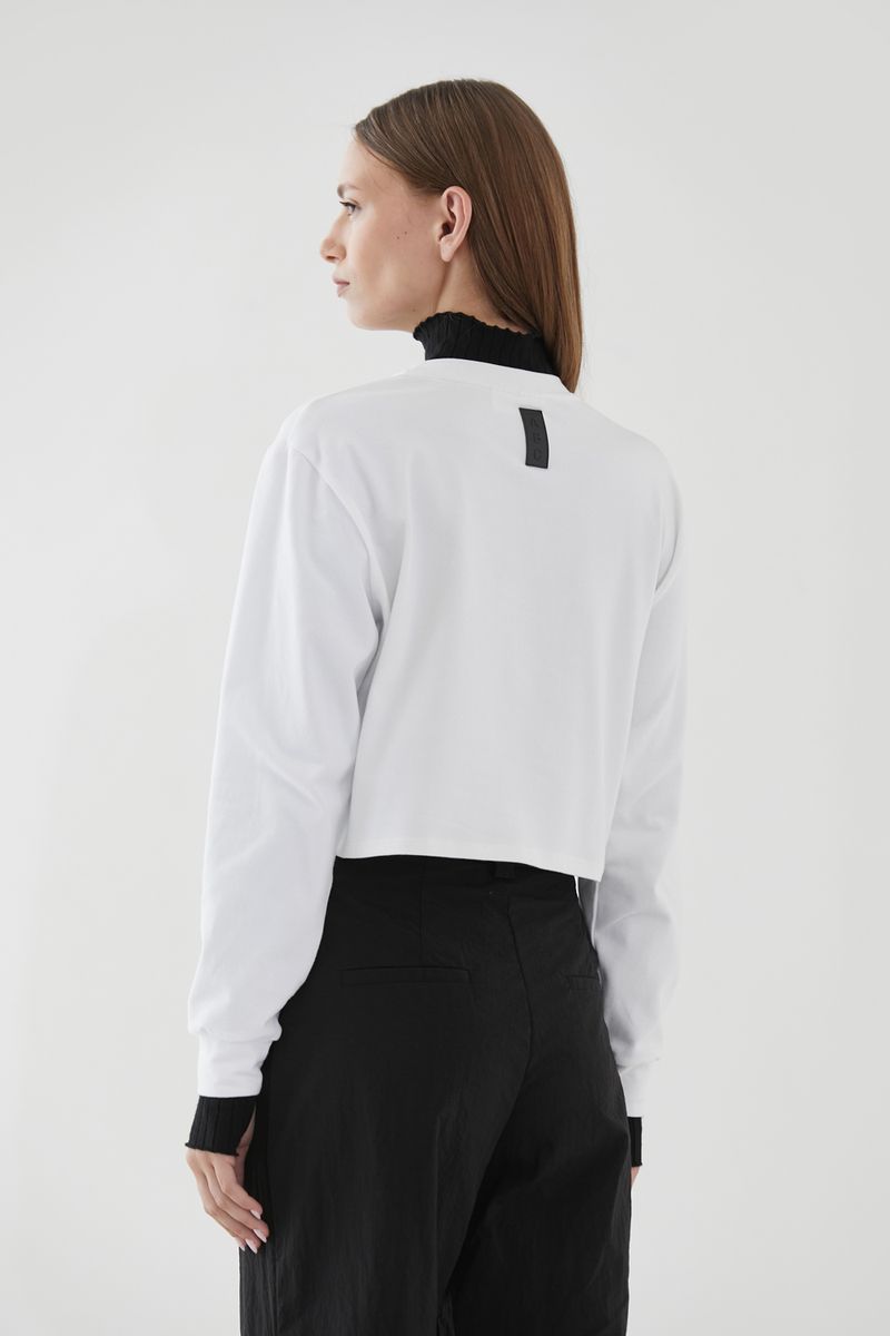REMERA-GAMUZA-CROP-ABC