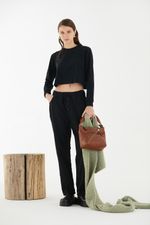 REMERA-GAMUZA-CROP-ABC