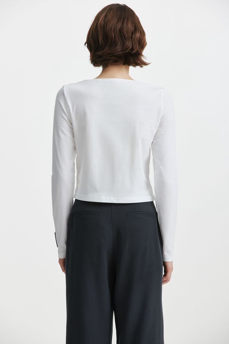 REMERA-CROP-RISS-ABC