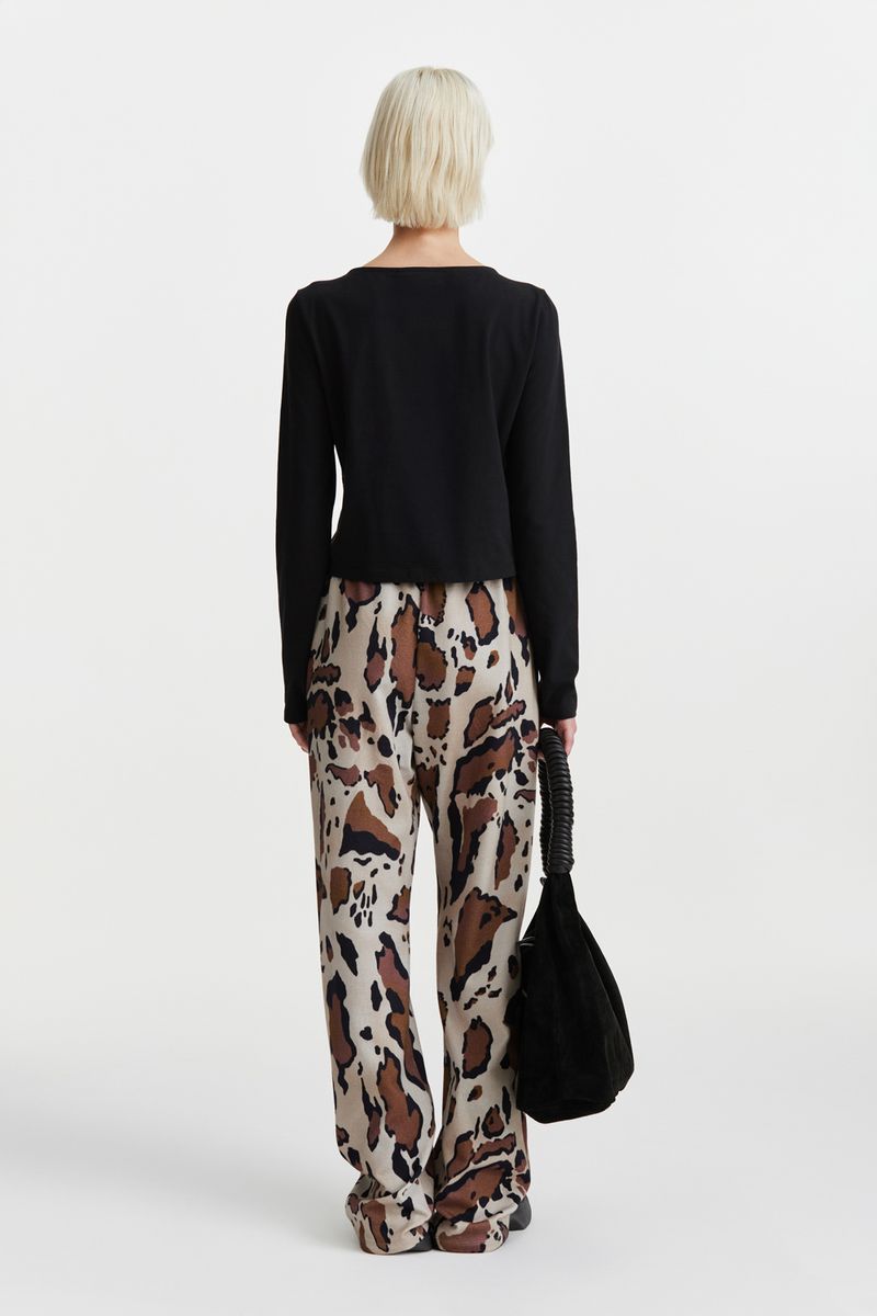 REMERA-CROP-RISS-ABC