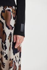 REMERA-CROP-RISS-ABC
