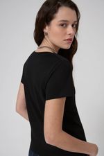 REMERA-ORILLA-V-ABC